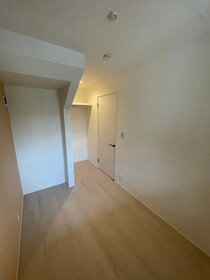 落ち着いた色調の洋室です