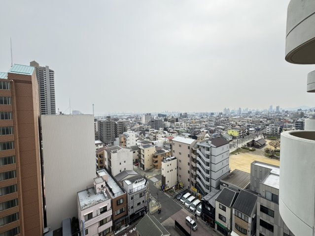 ◇南西方面、12階最上階から望む開放感あふれる眺望写真。　