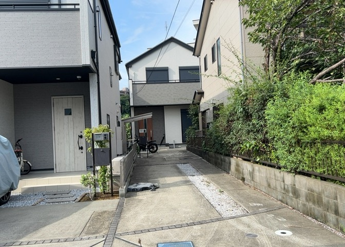当然のことではありますが、オートロックやセンサーライト、ホームセキュリティーなどの防犯設備があれば、小さいお子様がいるご家庭も安心ですよね！まず物件購入の際は、防犯設備もチェックするようにしましょう。
