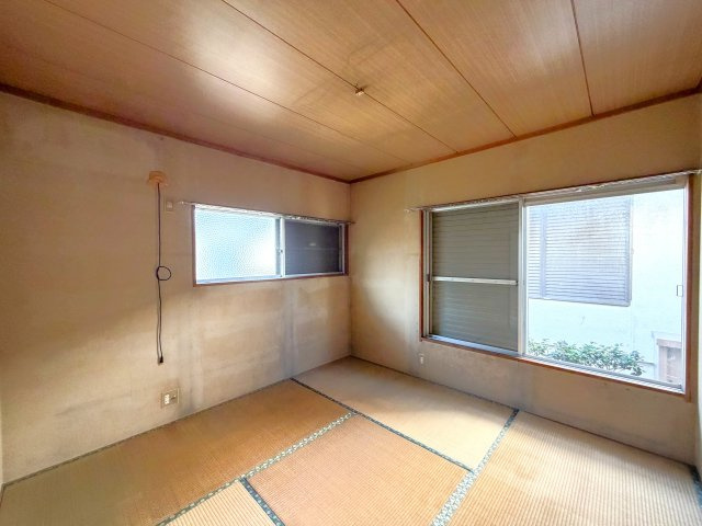 【邑楽郡千代田町福島　中古物件　和室】　北東角の和室です。4.5帖あります。