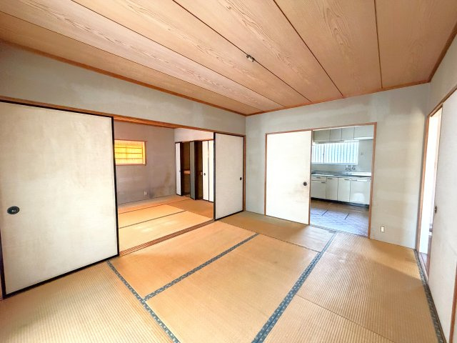【邑楽郡千代田町福島　中古物件　和室】　中央の6帖の和室です。