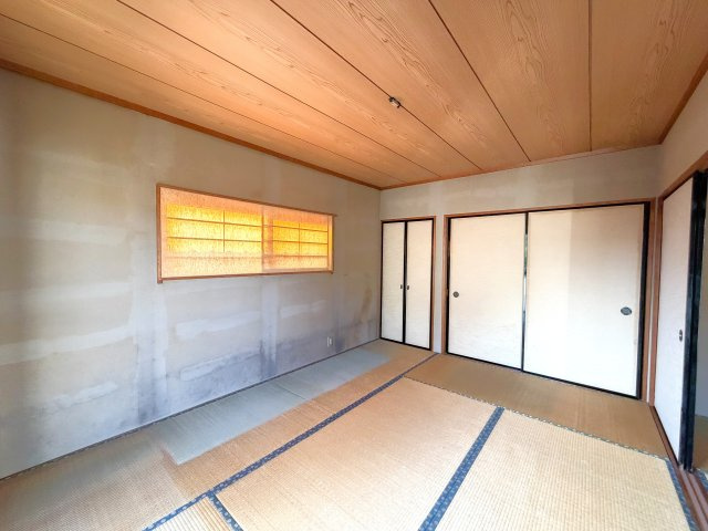 【邑楽郡千代田町福島　中古物件　和室】　南西角の6帖の和室です。