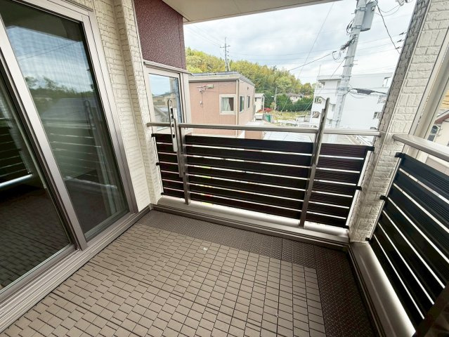 広々したバルコニーは洗濯干しに助かります