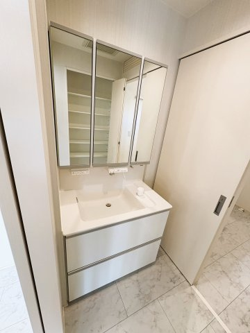 750タイプ　洗面台と脱衣所は別にして利便性がより向上してます