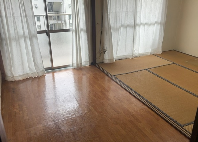 直線タイプはLとDKを一直線に並べた形で対面キッチンのタイプです。一般的なのでよく見かけるかもしれません。直線タイプに似た直接アイランドタイプは、キッチンとダイニングの間に壁がない分広く感じられます。
