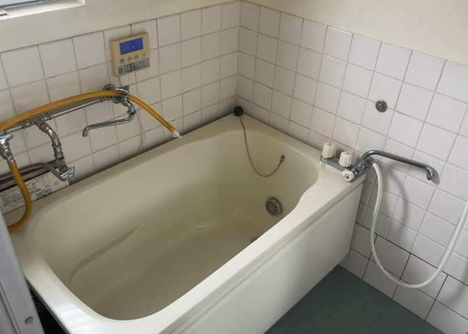 入浴時の快適さも大事なことですが、綺麗な状態を維持できなければ気持ちよく入浴できません。毎日の掃除が楽という点は大事なポイントになります！カビが生えにくく掃除がしやすい、壁や浴槽を選ぶといいでしょう。