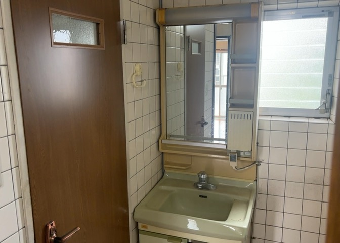 洗面化粧台では顔を洗ったり、身だしなみを整えることが本来の使い方ですが、用途によっては洗面化粧台に求められる機能が違ってくるため、ご自身や家族のライフスタイルに合ったものを選ぶことをおすすめ致します。