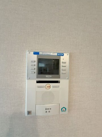 ダブルオートロックシステムやセコムの24時間セキュリティシステムで安心・安全な暮らしを実現。※画像内の家具・家電・小物類等は販売対象外です。