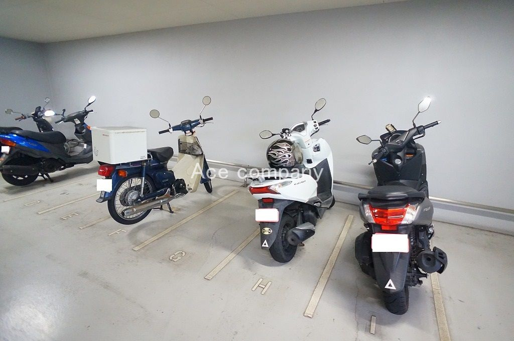 【バイク置場】