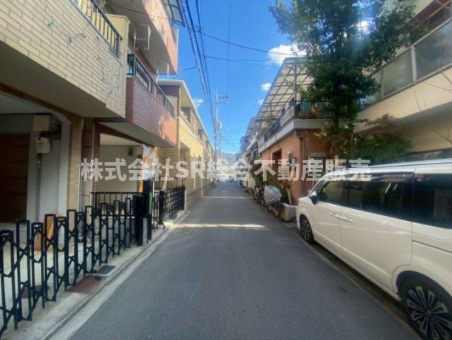 前面道路含む現地写真です