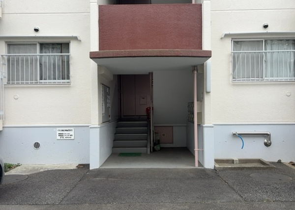 【相模原富士マンションＢのエントランス】