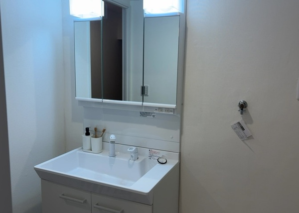 【相模原富士マンションＢの独立洗面台】