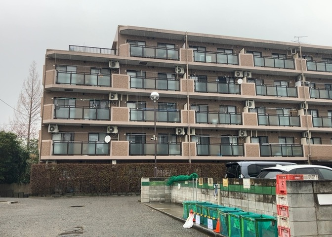 隣家の土地はどうなっているのか、生活利便施設が近くにあるのか、学校まで近いかなど、お客様のライフスタイルにあわせたイメージが重要です。また、近くにあると困る施設が近くにないかも確認するといいでしょう。