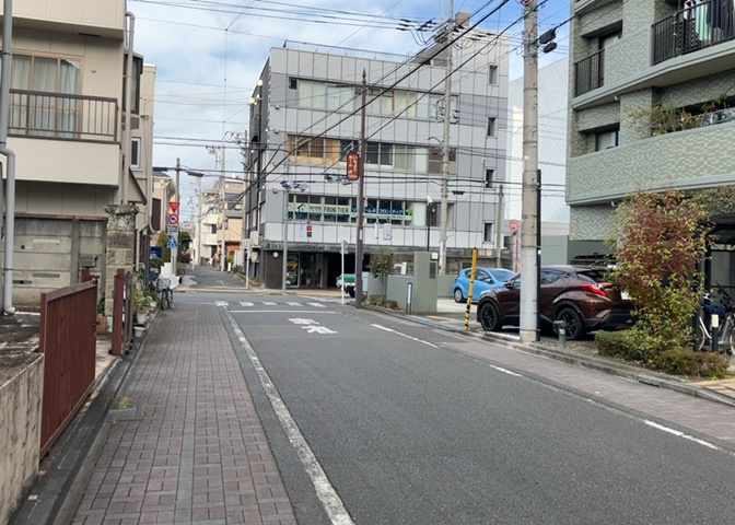 眺望の良さを楽しめるダイニングキッチンで家族団らんの時間を過ごしてはいかがでしょうか。バルコニーから見える景色を家族で眺める時間は、時間が経つのを忘れてしまいそうですね。是非、現地を見に行きましょう！