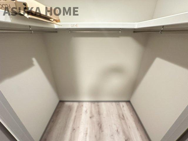 衣類や箱物や思い出の品もたっぷり収納できるので、整理整頓にも◎。お部屋もより広々と使えます。