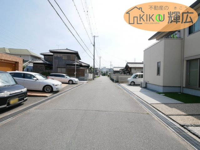 周辺非常に閑静な住宅街となっております。