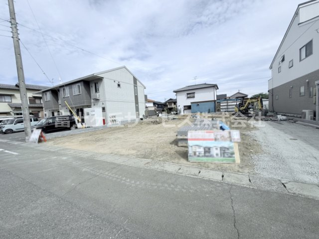 現在建築中の外観画像です。ご内覧は同じメーカーの完成物件へご案内いたしますので、いつでもご相談ください！
