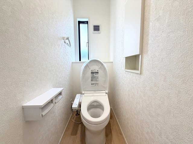 忙しい朝に、心のゆとりを。1階、2階、2ヶ所に設置されたトイレが、スムーズな一日のスタートを約束します。