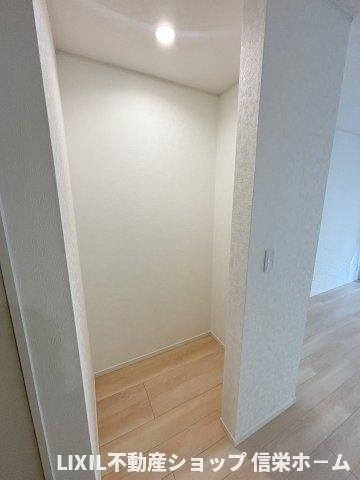 ダウンライト付きパントリー