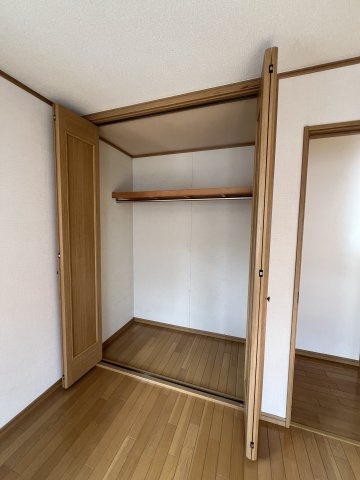 【鶴川2丁目　一戸建て の収納】