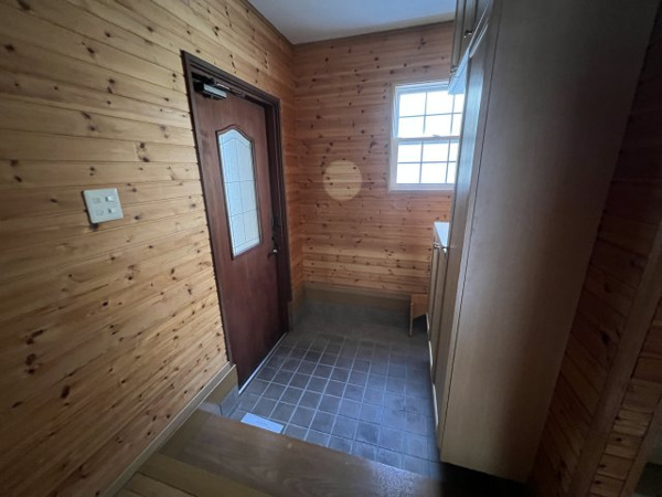 【鶴川2丁目　一戸建て の玄関】