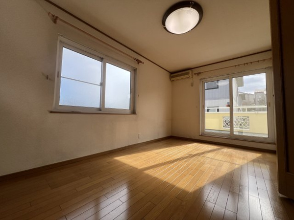 【鶴川2丁目　一戸建て の洋室】