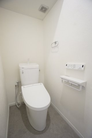 トイレです。　あると嬉しいウォッシュレット付き♪