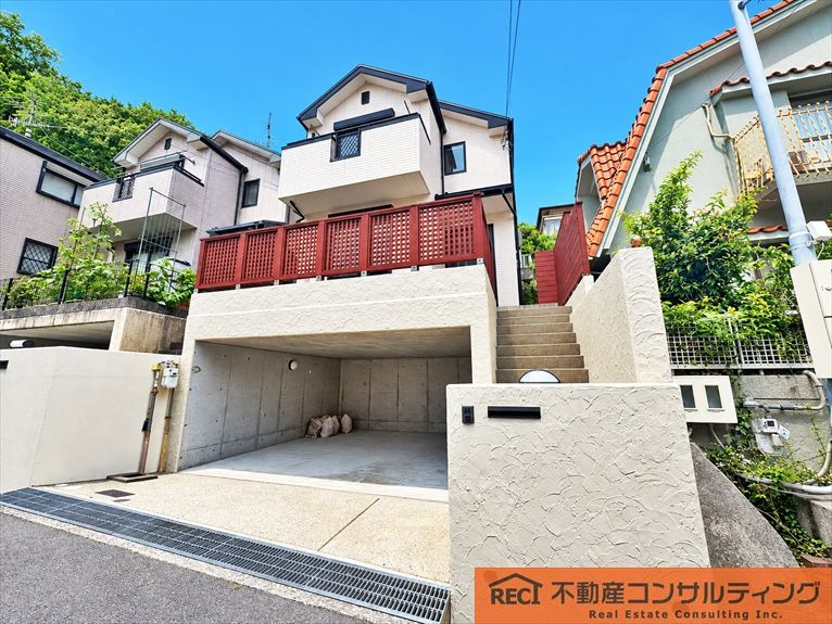 屋根裏収納付き！収納豊富でお部屋を広く使えます！