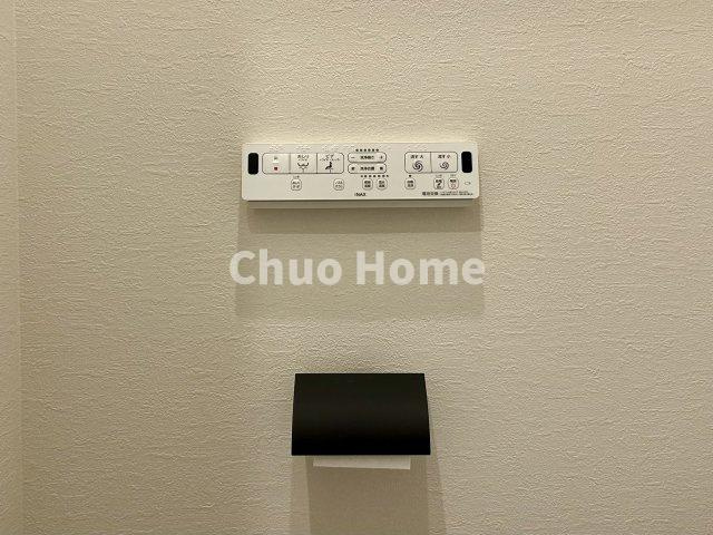 【ウォシュレット】清潔に使いたいお手洗いには最適な設備です。もちろんウォームレットも標準装備です。
