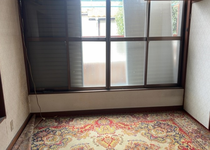 洋室のメリットは重い家具が置きやすく、身の回りが整理しやすいことです。　床がフローリングのため畳とは異なり凹みにくいです。　クローゼットなど収納が豊富で、普段使わない旅行カバンや服の整頓も簡単にです。