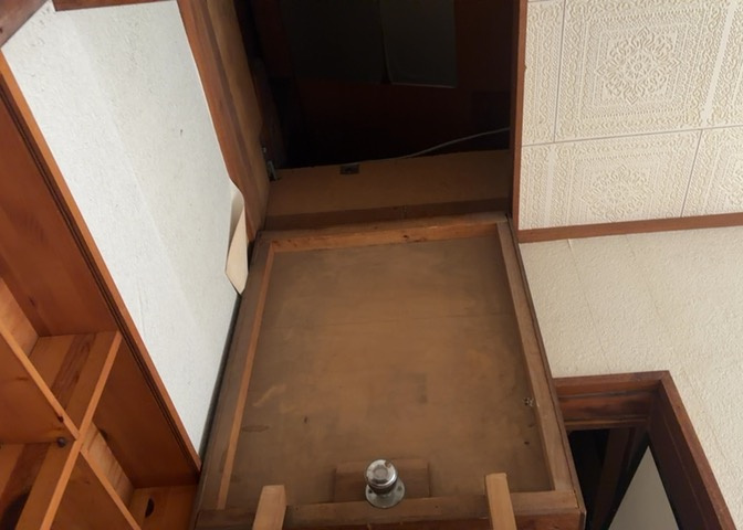 デザイン性を重視しすぎて収納が少なかった！なんてことにならないため、事前に現地で収納の数を確認しておくことをお勧めします。クローゼット以外にも床下収納や屋根裏収納、パントリーなどもチェックしましょう。