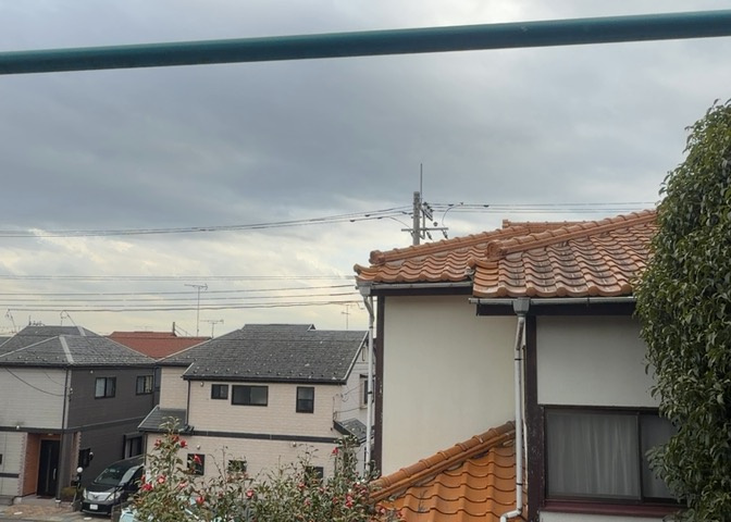 眺望を気にして物件を探す場合、前面に建物が建っていないか現地で確認しましょう！前面に建物があると景色はもちろん、日当たりや風通しにも影響が出てきます。住んだ時のことを想像しながら現地見学をしましょう。