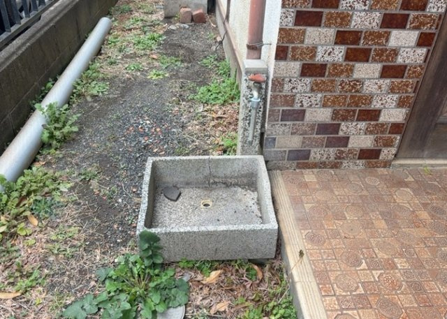 敷地内に散水栓や立水栓があると便利です。水道水を直接利用できるため、水を運ぶ手間を省くことが出来ます。大量の水を必要とする洗車作業や清掃などに役立ちます。その他設備とあわせて、現地でご確認ください。