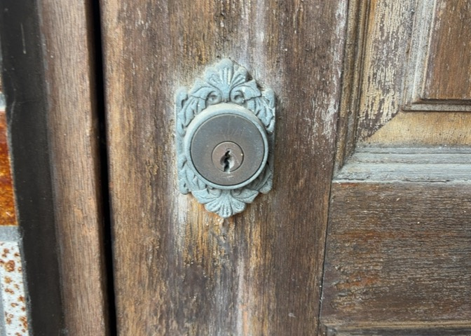 当然のことではありますが、オートロックやセンサーライト、ホームセキュリティーなどの防犯設備があれば、小さいお子様がいるご家庭も安心ですよね！まず物件購入の際は、防犯設備もチェックするようにしましょう。