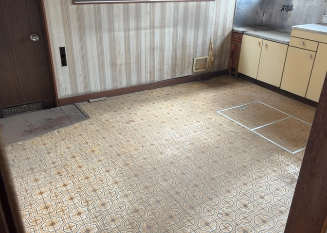 L型アイランドタイプは、キッチンからダイニングにもリビングにも目が行き届くので、とても使いやすい配置です。L字型独立タイプは、キッチンを独立させてるためLDKというよりもLDといった様なイメージです。