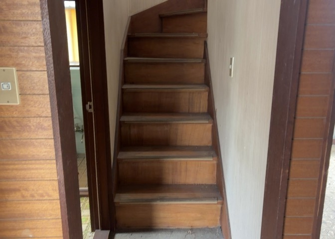 限られた敷地面積の場合、収納スペースを狭くして居室スペースを広く取ろうとすると、収納スペースがなくて困ることがあります。見学の際に各部屋に収納スペースがあるか、収納を置く場所はあるのか確認しましょう。