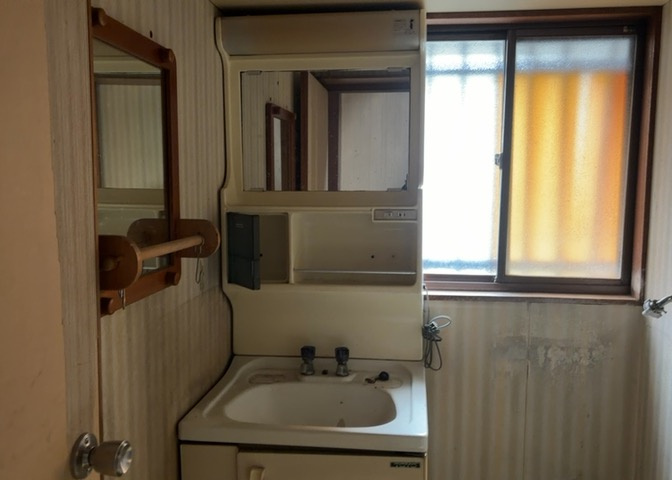 洗面化粧台では顔を洗ったり、身だしなみを整えることが本来の使い方ですが、用途によっては洗面化粧台に求められる機能が違ってくるため、ご自身や家族のライフスタイルに合ったものを選ぶことをおすすめ致します。