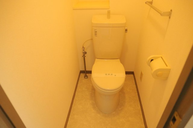 トイレは大きさや形、機能、抗菌性などが異なる多種多彩なタイプが各メーカーから出ています。それぞれに良さがあるため、事前にどういったタイプのトイレがいいのかをご家庭内で決めて、内見に行くといいでしょう。