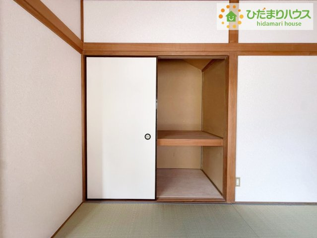 和室の収納は横開きクローゼット！　しまった物の出し入れも楽々です(^^)
