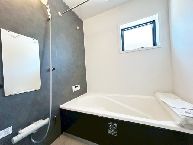 一日の疲れを癒やすバスルーム、浴室暖房換気乾燥機完備（施工例）