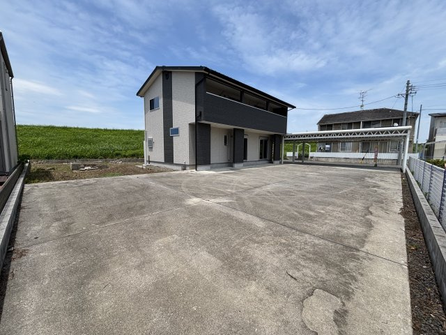 申し分のない広さを誇る敷地。広大な敷地を贅沢に使い、暮らしやすさをしっかり支えます。