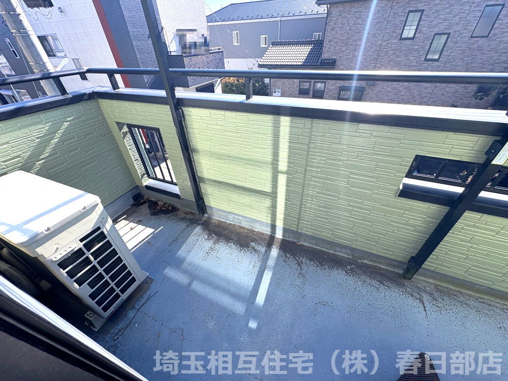 南東向きワイドバルコニーでお洗濯物がたっぷり干せます。