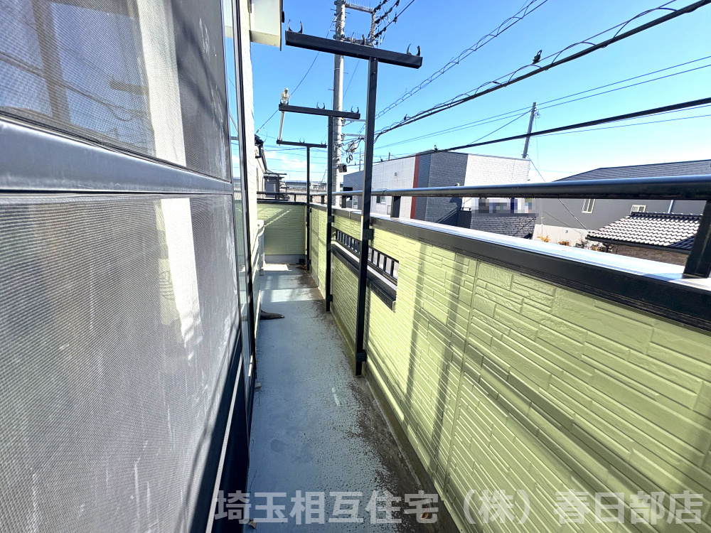 南東向きワイドバルコニーでお洗濯物がたっぷり干せます。