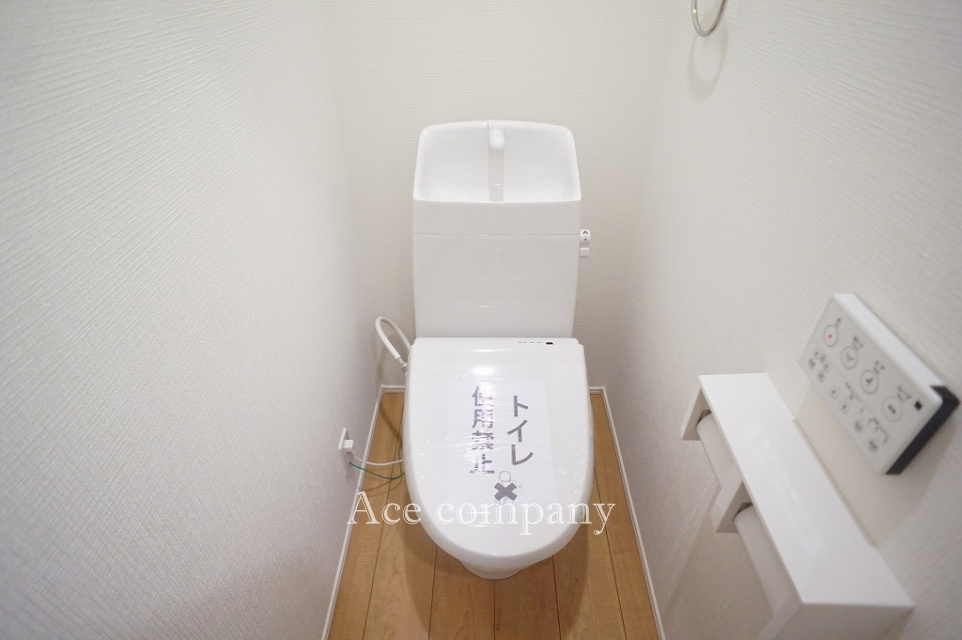 トイレは1階と2階の2ヶ所に完備♪ともに同仕様のシャワートイレです☆