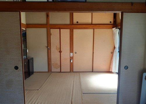 和室/ふすまの開閉で広さを調節できる、使い勝手の良い和室(視認性を高めるために備品類を削除する加工を行っています)