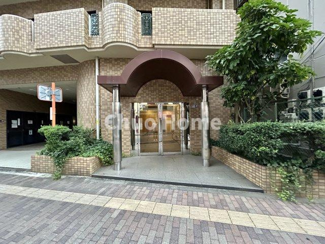 【エントランス】マンションのエントランスは、その物件の印象を決める、顔とも言える場所です。毎日通る場所ですからきれいなのが一番です。