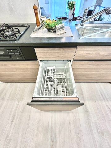 後片付けの時間をぐっと短縮できる食洗機つき。