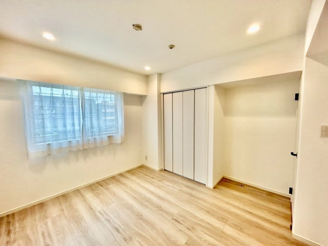 洋室6.8帖・収納付きで、お部屋がすっきり片付きます。