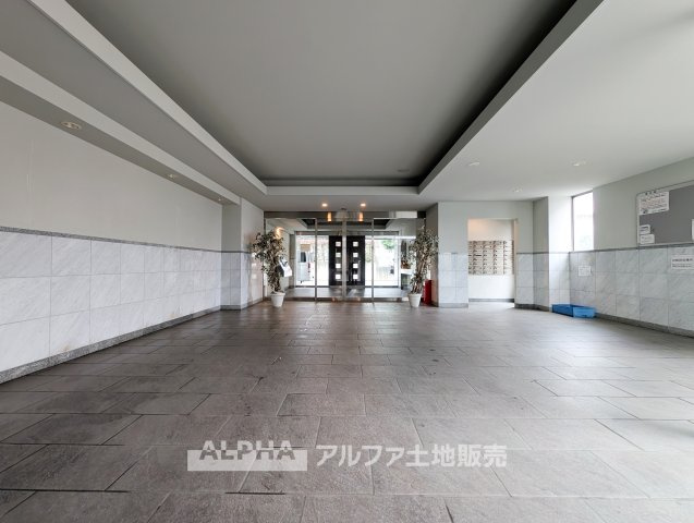 【lobby】　◆ロビー◆共用部は管理の行き届いた綺麗なスペース。いつも明るく家族を、来客を出迎えてくれる大切な場所です。