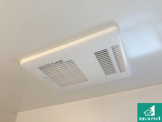 四季を通して快適なバスライフをお手伝いする浴室暖房乾燥機！浴室の乾燥・暖房・涼風・換気はもちろん、24時間換気にも対応！